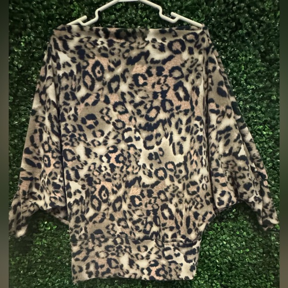 EASEL BOUTIQUE QUEEN OF THE JUNGLE OFF SHOULDER TOP - Picture 5 of 10